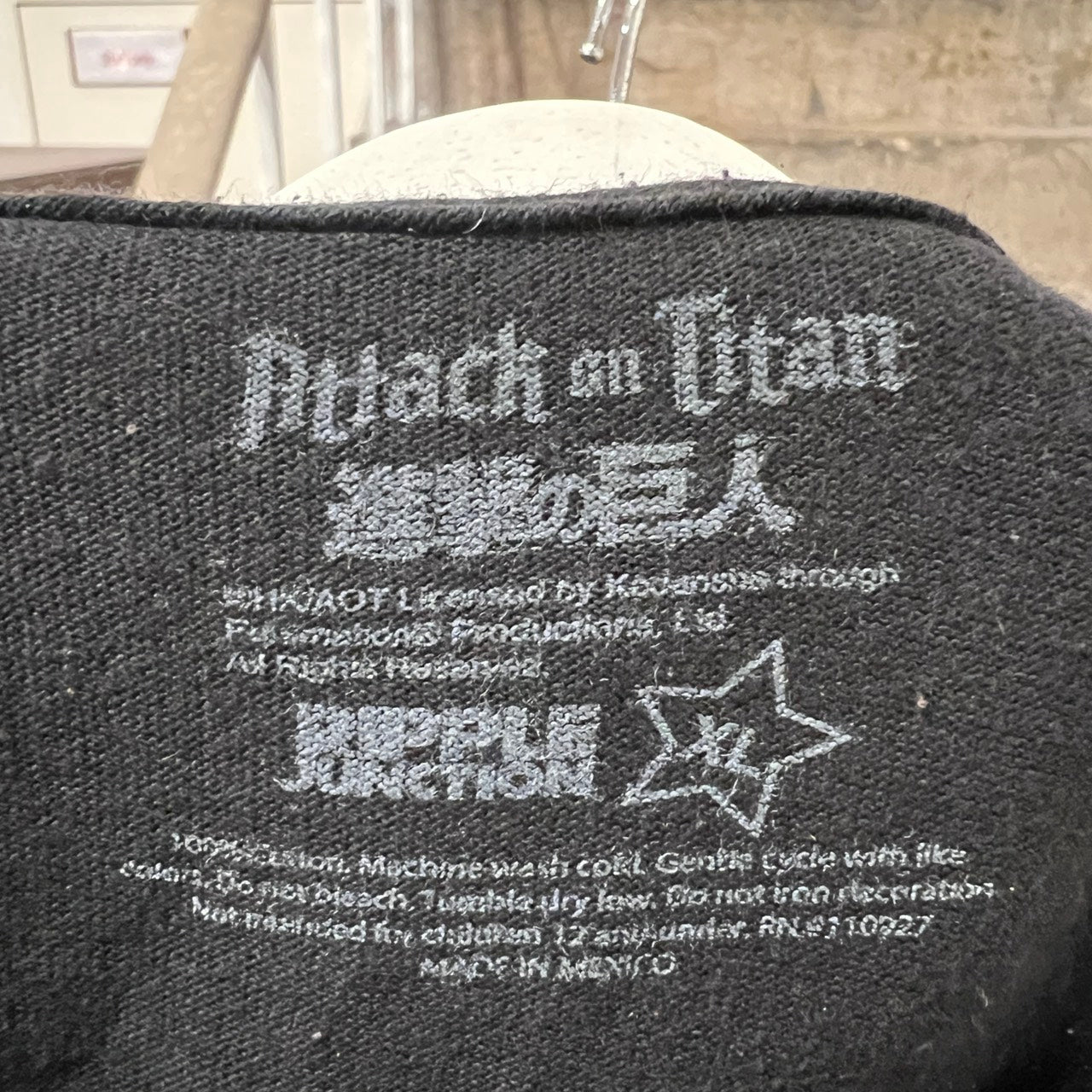 海外オフィシャル 進撃の巨人 巨人サイズ表 プリントT