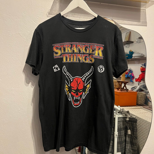 海外オフィシャル ストレンジャーシングス ファイヤーロゴT